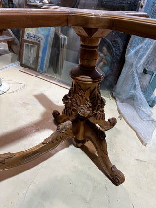 Mesa de nogal tallada 2m