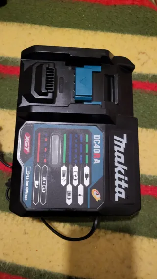 Cargador Makita DC40RA XGT 40Vmax