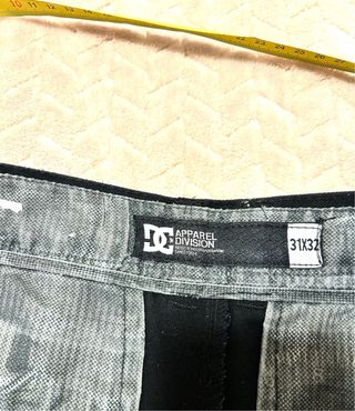 Bermuda DC paralel division  en negro.