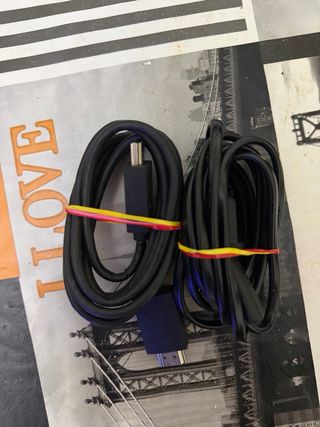 Playstation 4 Slim Nera con due joypad