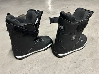 Snowboard + fijaciones + botas. 2 DÍAS DE USO.