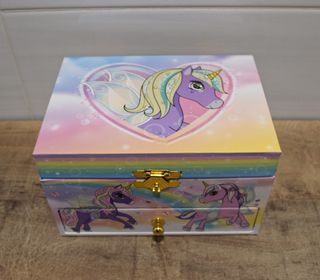 Joyero musical aterciopelado y unicornio giratorio