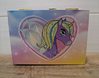 Joyero musical aterciopelado y unicornio giratorio