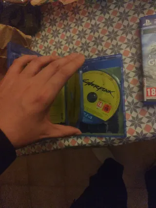 PS4 Cyberpunk 2077 y Ghost Recon Breakpoint