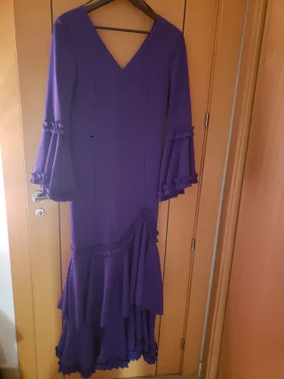 Bata Flamenca Morada con Volantes