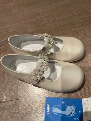 Zapatos de  piel perla niña 3 flores Numero 27