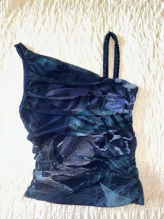 Top Guess floral azul y morado