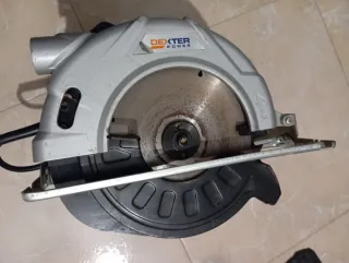 Sierra circular azul y gris