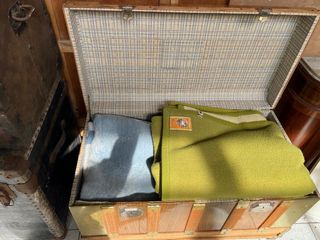 Antichi bauli di legno e metallo da nave