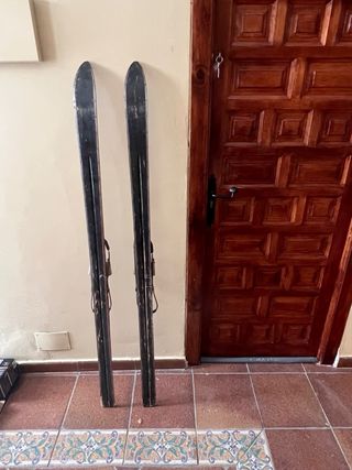 Esquís antiguos de madera