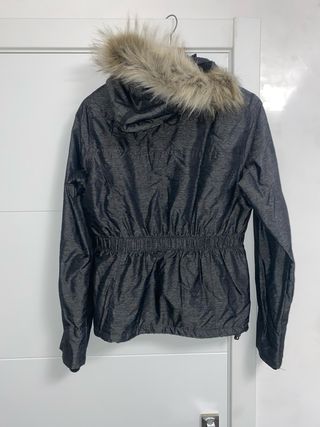 Chaqueta Superdry gris con capucha