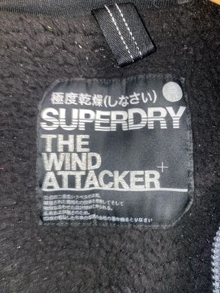 Chaqueta Superdry gris con capucha