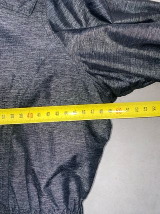 Chaqueta Superdry gris con capucha