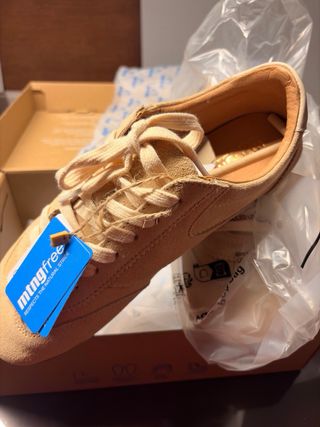 Zapatillas nuevas respetuosas MTNG beige Free-Mia