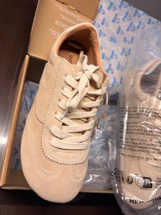 Zapatillas nuevas respetuosas MTNG beige Free-Mia