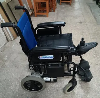 Silla de ruedas eléctrica plegable