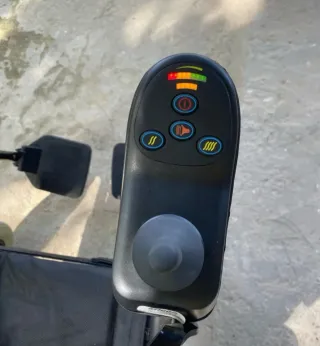 Silla de ruedas eléctrica plegable