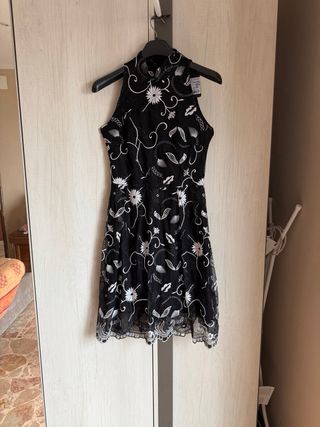 Vestito estivo nero con fiori bianchi Taglia M
