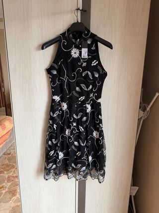 Vestito estivo nero con fiori bianchi Taglia M