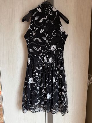 Vestito estivo nero con fiori bianchi Taglia M