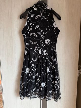 Vestito estivo nero con fiori bianchi Taglia M