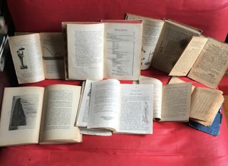 LOTE DE 8 ANTIGUOS LIBROS Y MANUALES 1900 Y MÁS