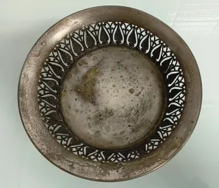 Frutero antiguo metal con patas de león