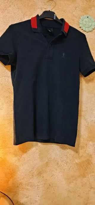 Maglietta uomo blu con colletto giallo