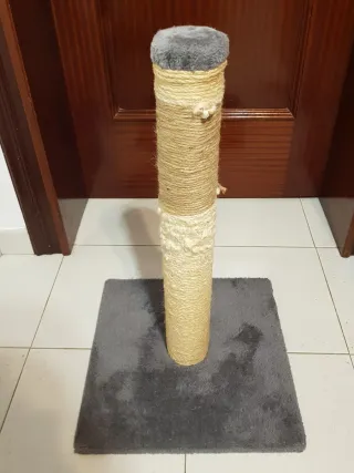 Rascador para gatos con base