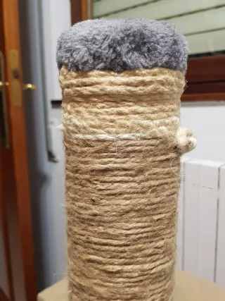 Rascador para gatos con base