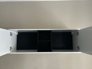 Mueble de salón blanco y negro