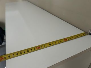 Mueble de salón blanco y negro