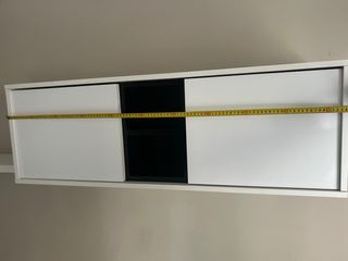 Mueble de salón blanco y negro