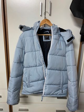 Chaqueta acolchada Bershka azul