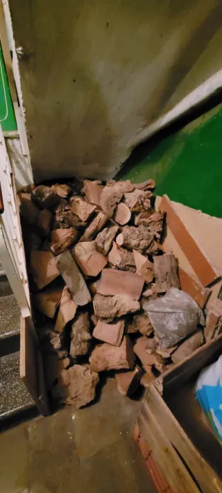 Leña de madera para chimenea. Se regala en Flix