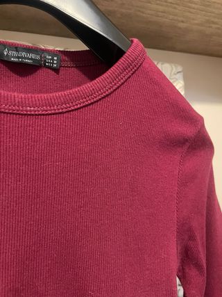 Camiseta manga larga Stradivarius roja
