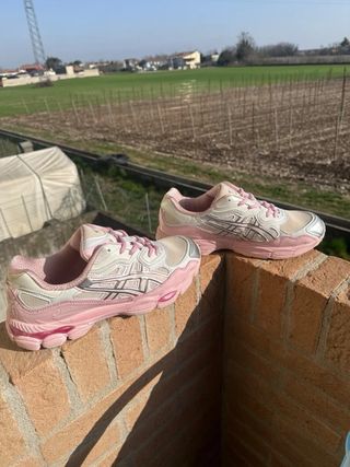 Scarpe Asics rosa e argento