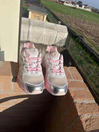 Scarpe Asics rosa e argento