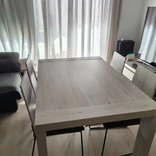 Mesa y 4 Sillas Comedor