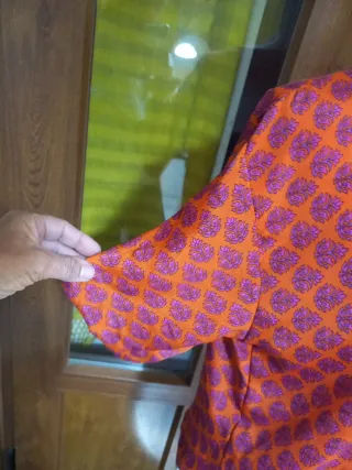 Blusa de seda estampada