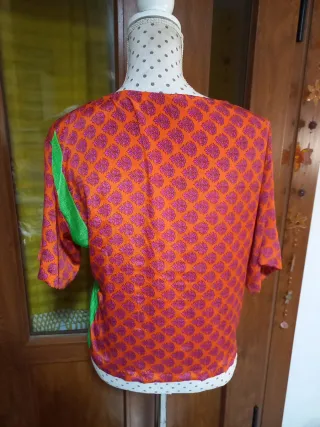 Blusa de seda estampada