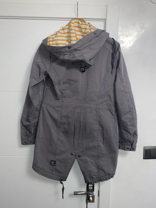 Parka Khujo gris con capucha