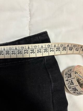 Minigonna nera con bottoni