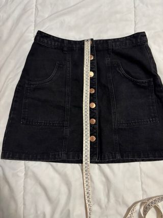 Minigonna nera con bottoni