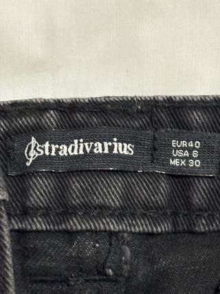 Minigonna nera con bottoni