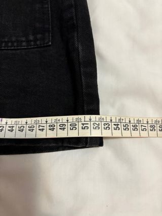 Minigonna nera con bottoni