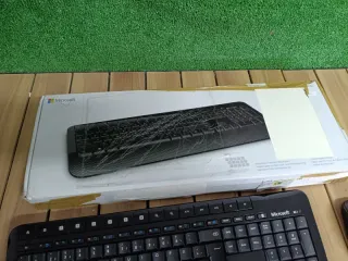 Microsoft Wireless Desktop 2000 Teclado y Ratón