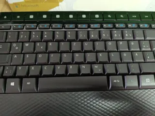 Microsoft Wireless Desktop 2000 Teclado y Ratón