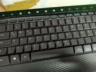 Microsoft Wireless Desktop 2000 Teclado y Ratón