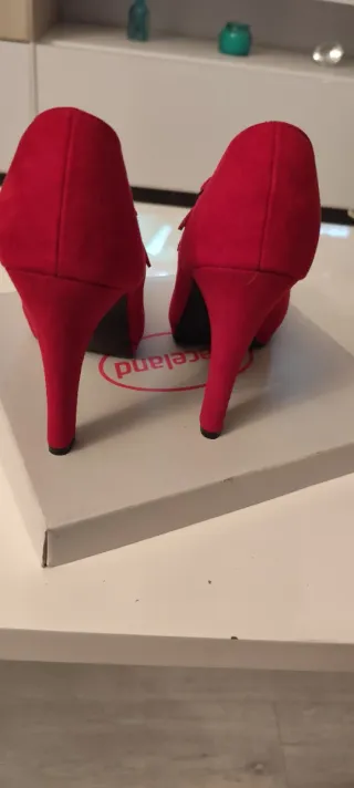 Zapatos de tacón rojos